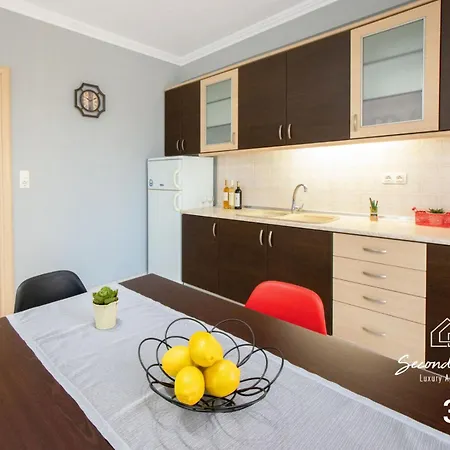 Second Διαμέρισμα *